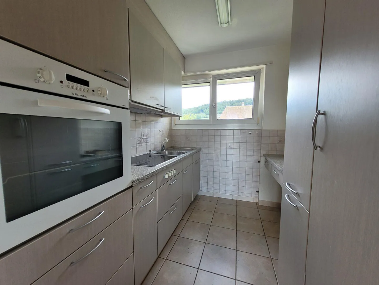 Helle 6-Zimmer-Wohnung in Lostorf - Foto 4 von 8