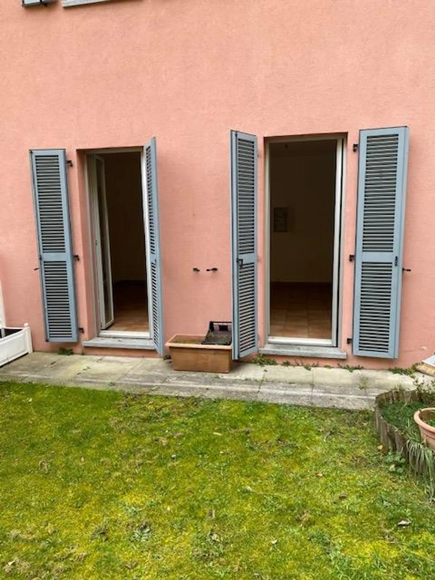 Geräumige 4.5 Zimmer mit privatem Garten in elegantem Haus - Foto 4 von 8