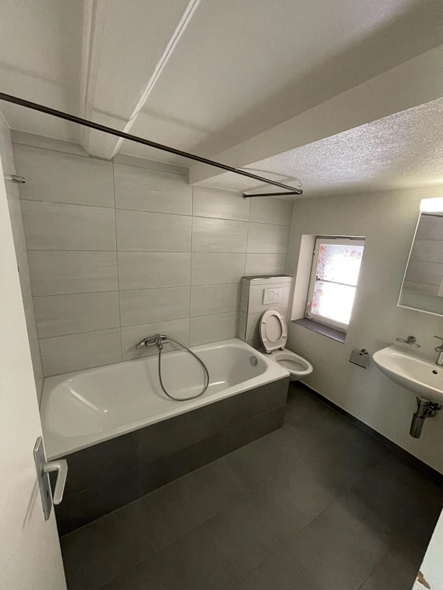 Large, renovated 4-room maisonette apartment in Bubendorf - Photo 5 of 10