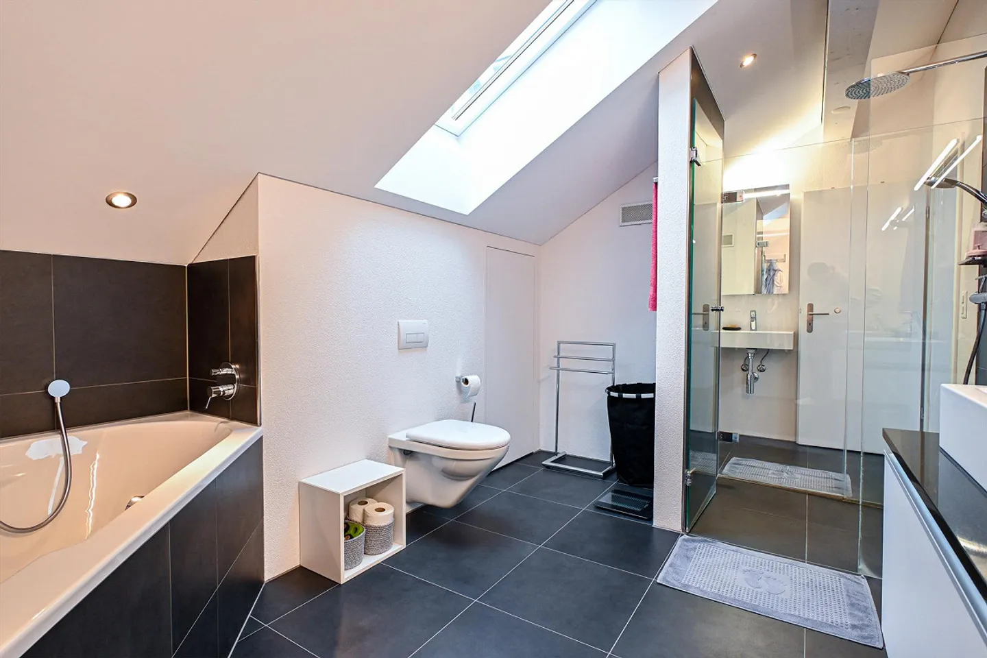 Modern and elegant penthouse apartment with 124 m² for sale in Moosseedorf - Photo 16 of 27