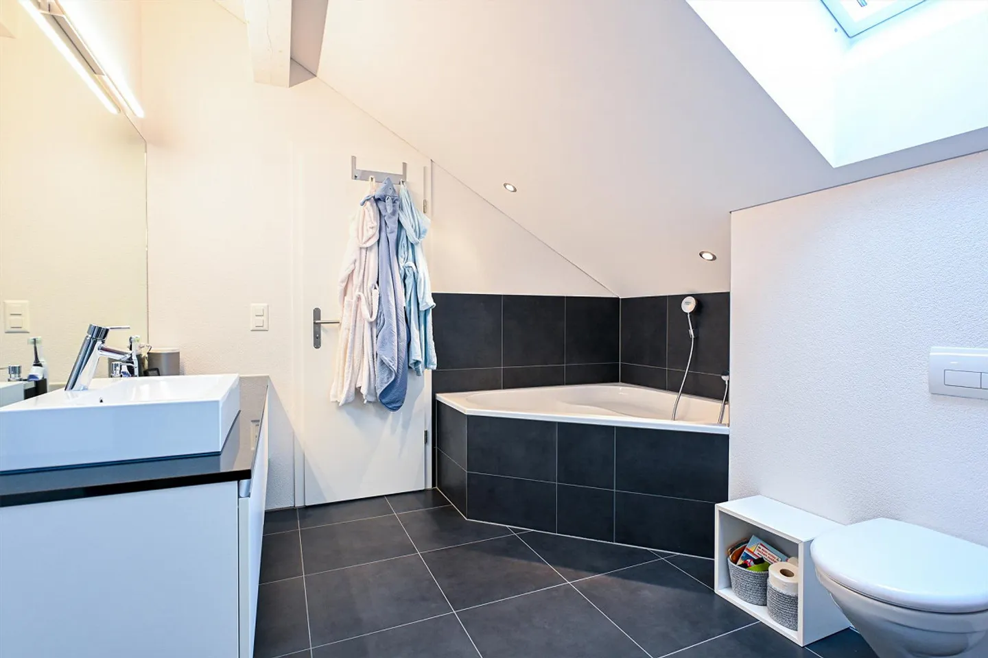 Modern and elegant penthouse apartment with 124 m² for sale in Moosseedorf - Photo 15 of 27