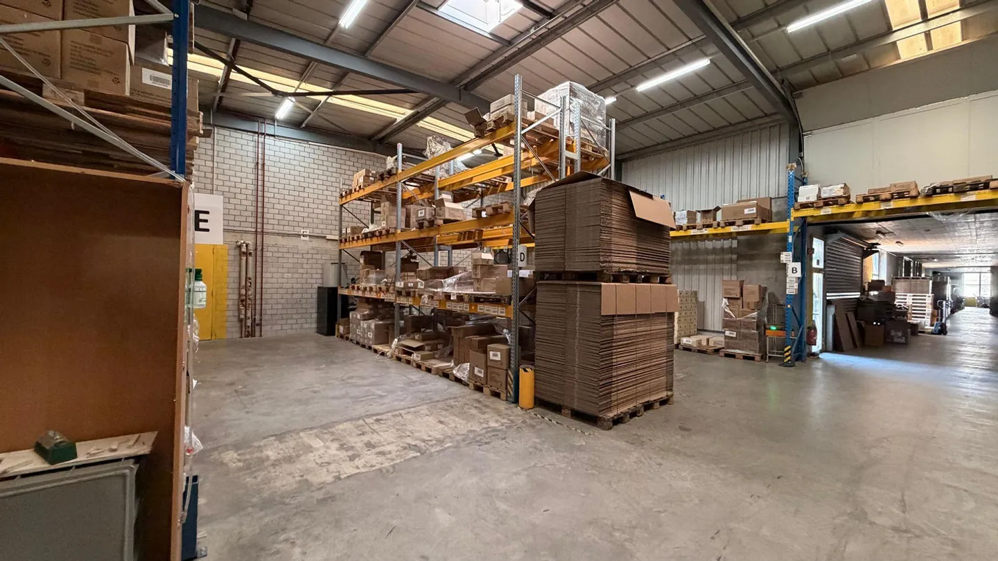 Central storage space for rent in the industrial area of Burgdorf - Photo 9 of 12