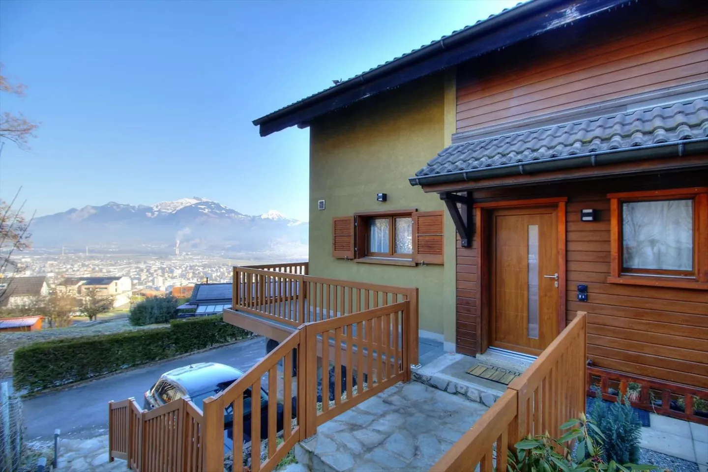 Semi-Detached House with 4.5 Rooms in Choëx - Photo 2 of 13