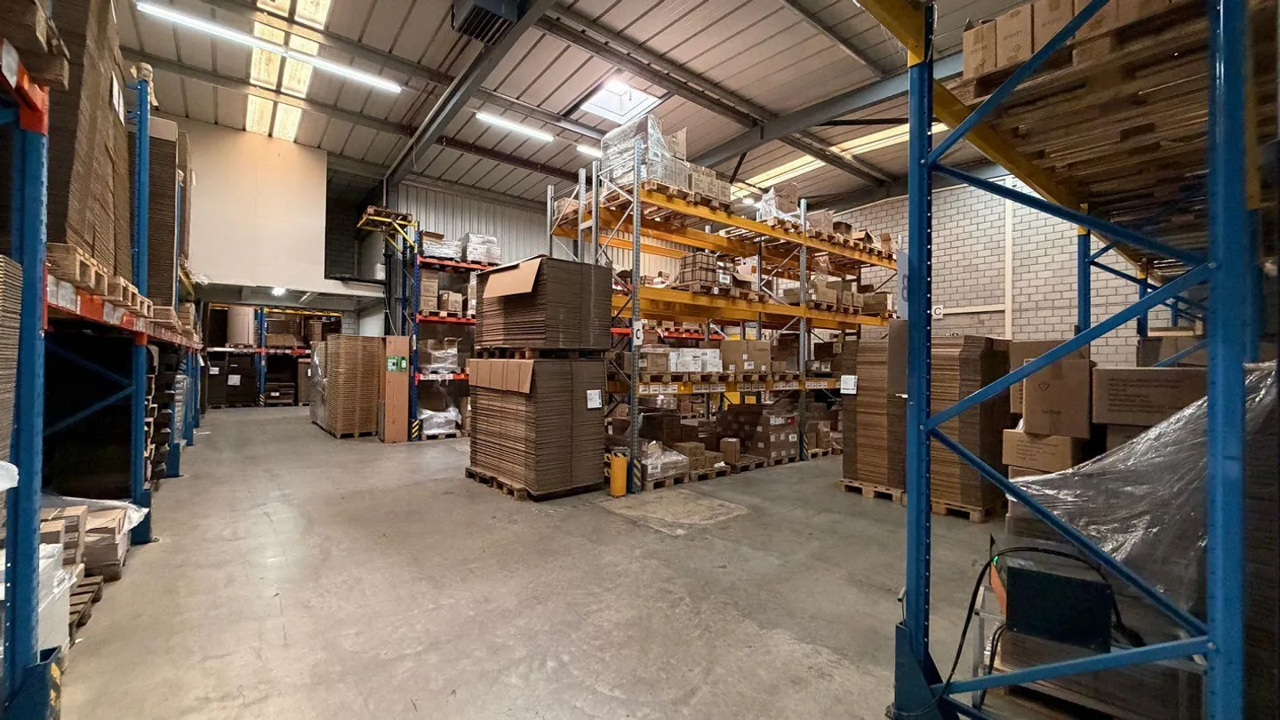 Central storage space for rent in the industrial area of Burgdorf - Photo 10 of 12