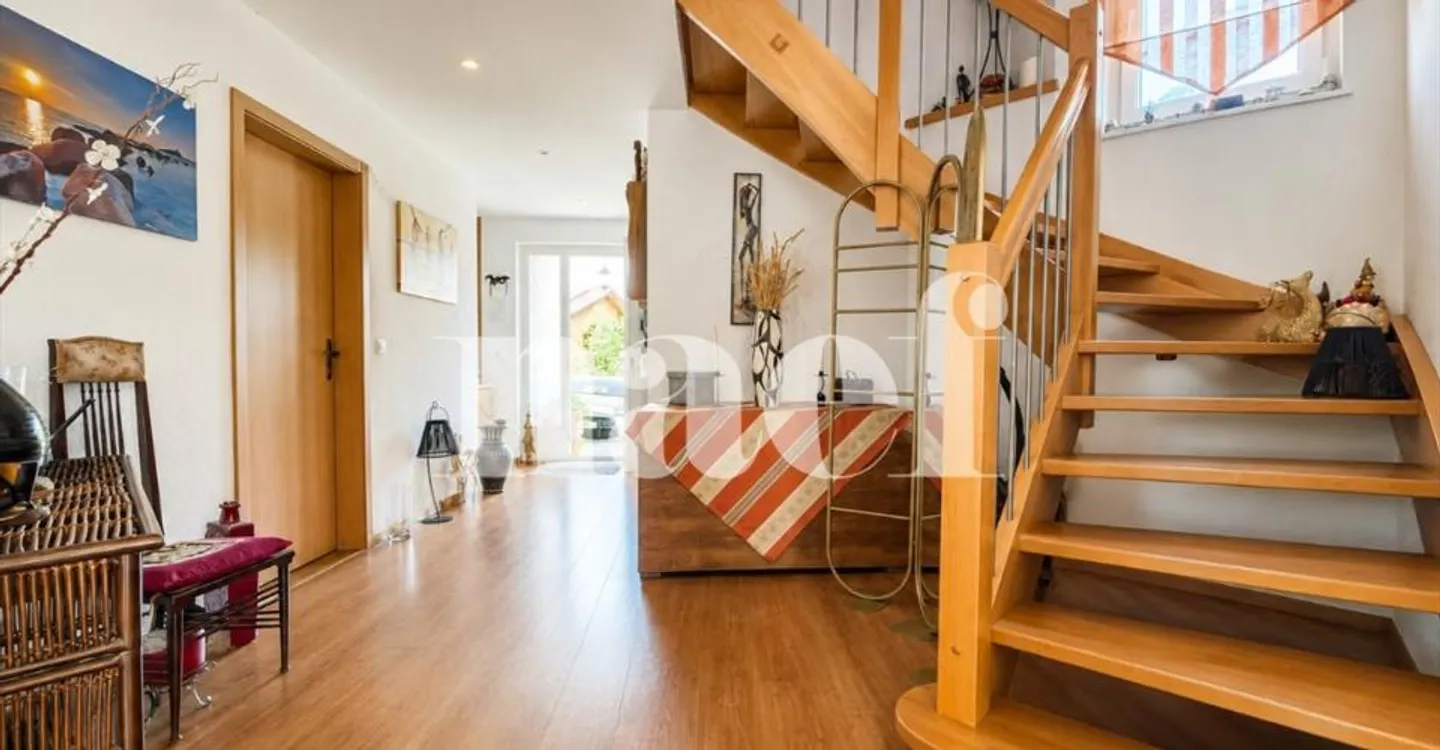 Semi-detached house with 6.5 rooms in a quiet residential area for sale in Collombey-Muraz - Photo 4 of 12