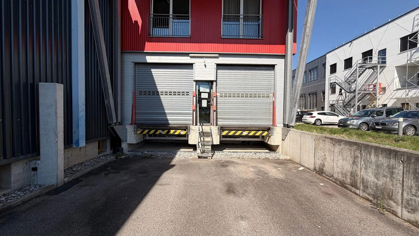 Central storage space for rent in the industrial area of Burgdorf - Photo 12 of 12