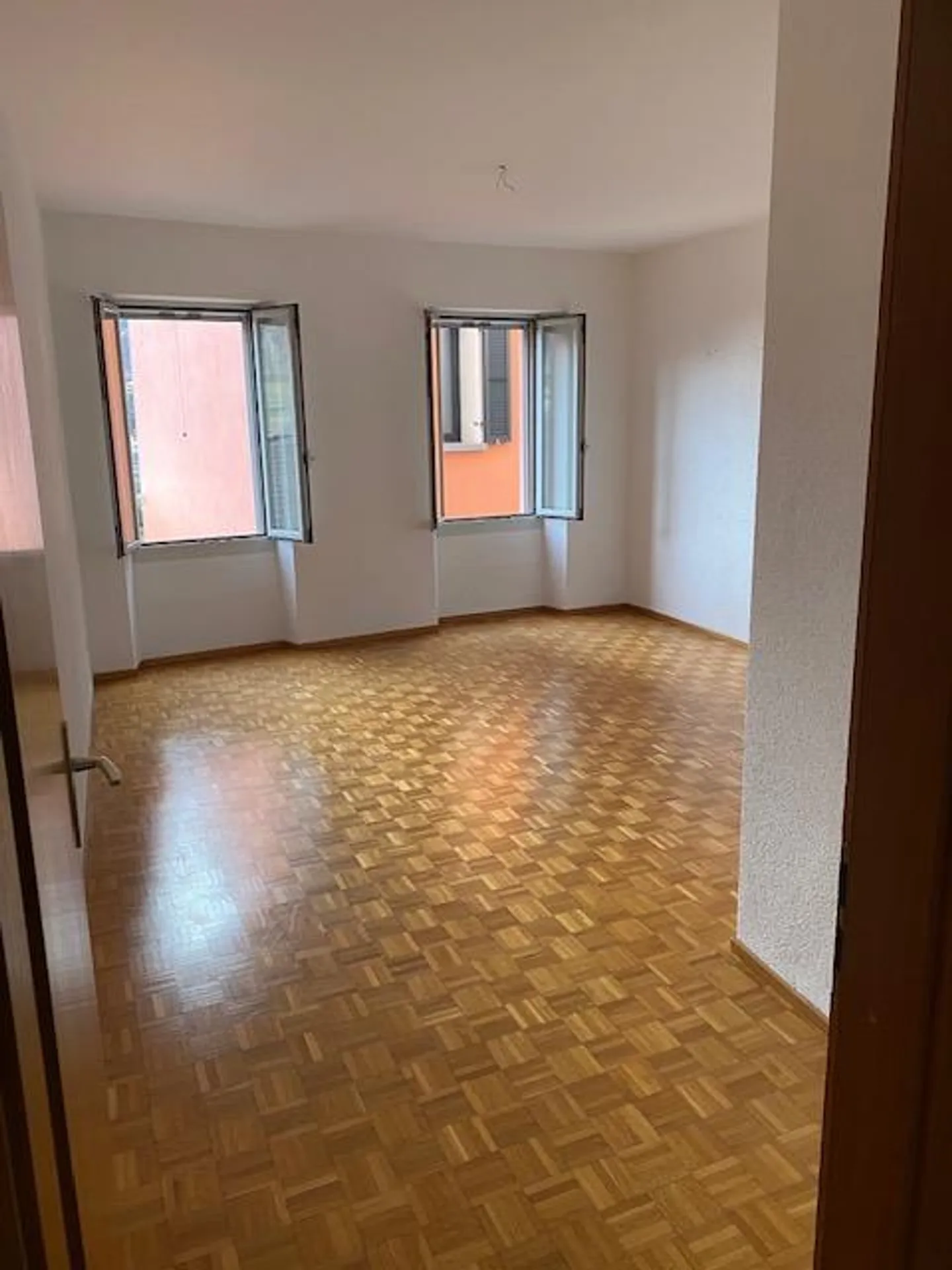 Geräumige 4.5 Zimmer mit privatem Garten in elegantem Haus - Foto 7 von 8