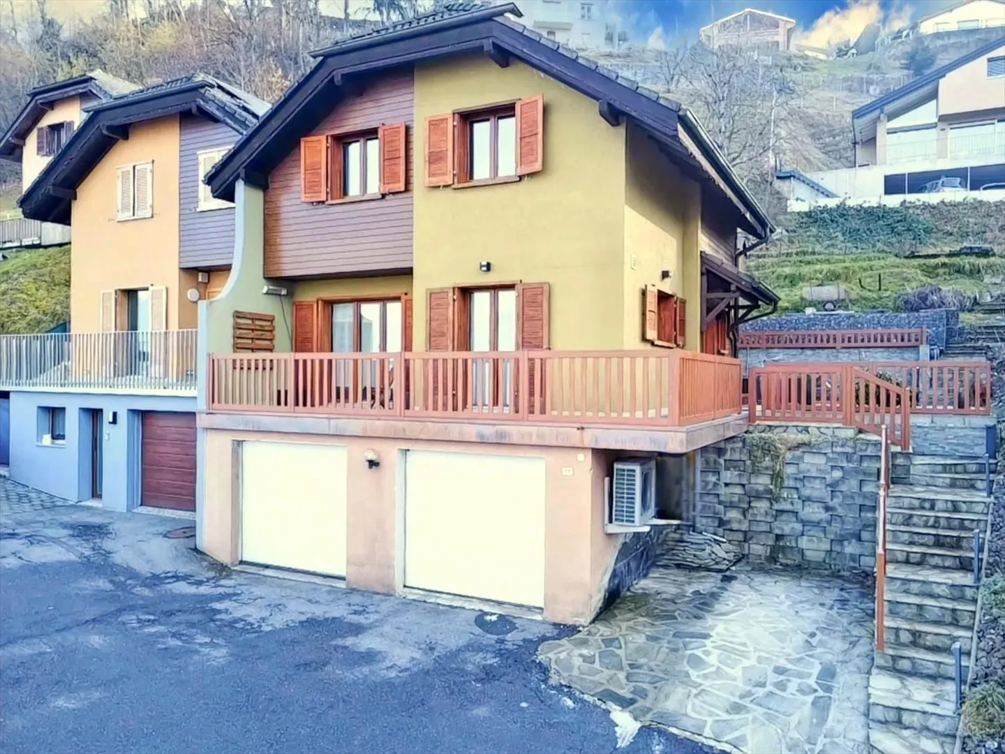 Semi-Detached House with 4.5 Rooms in Choëx - Photo 1 of 13