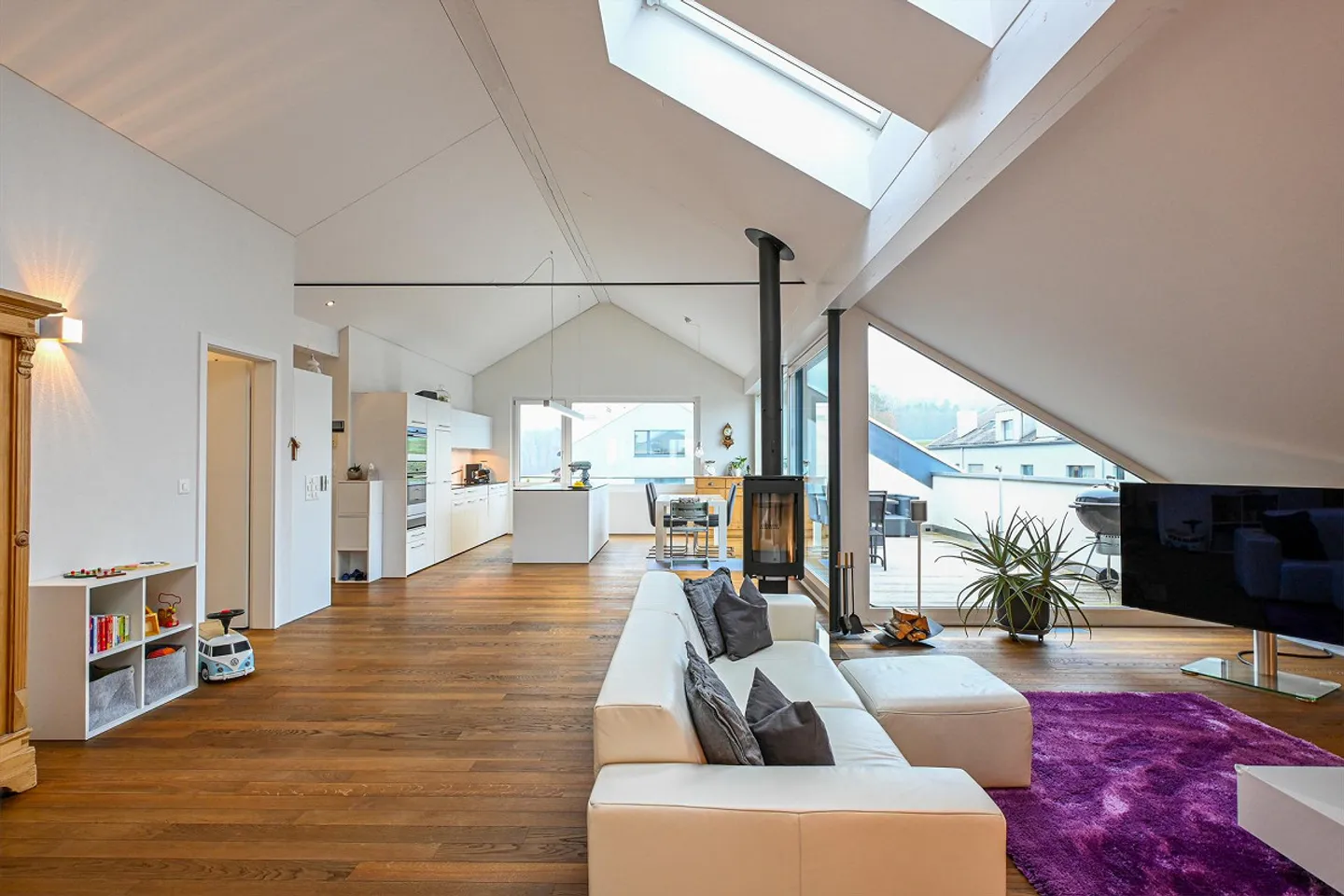 Modern and elegant penthouse apartment with 124 m² for sale in Moosseedorf - Photo 2 of 27
