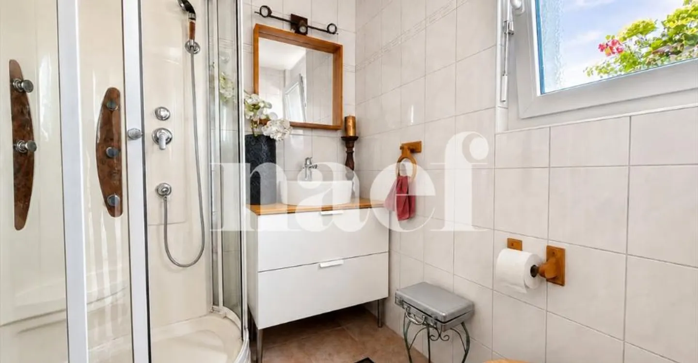 Semi-detached house with 6.5 rooms in a quiet residential area for sale in Collombey-Muraz - Photo 9 of 12