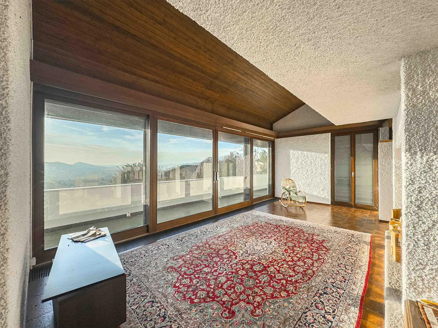 Villa con ampio giardino e vista aperta a Morbio Superiore - Foto 4 di 8