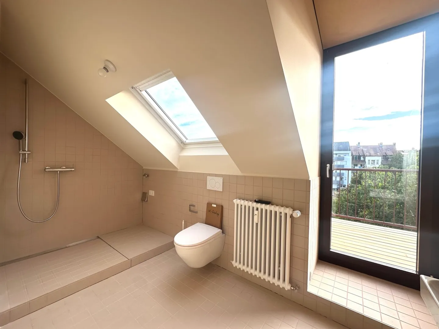 Renovated Attic Apartment with Balcony in St. Johann! - Photo 3 of 8
