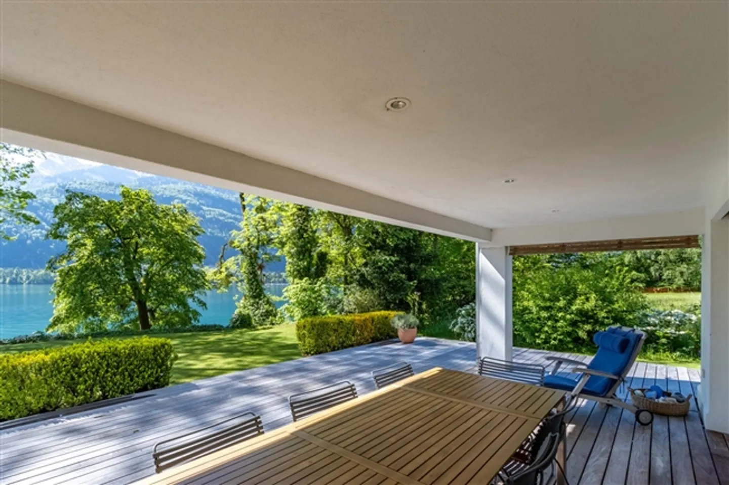 L'architettura incontra l'idillio alpino sul lago di Walen - Foto 12 di 20