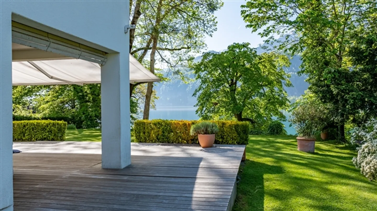 L'architettura incontra l'idillio alpino sul lago di Walen - Foto 3 di 20