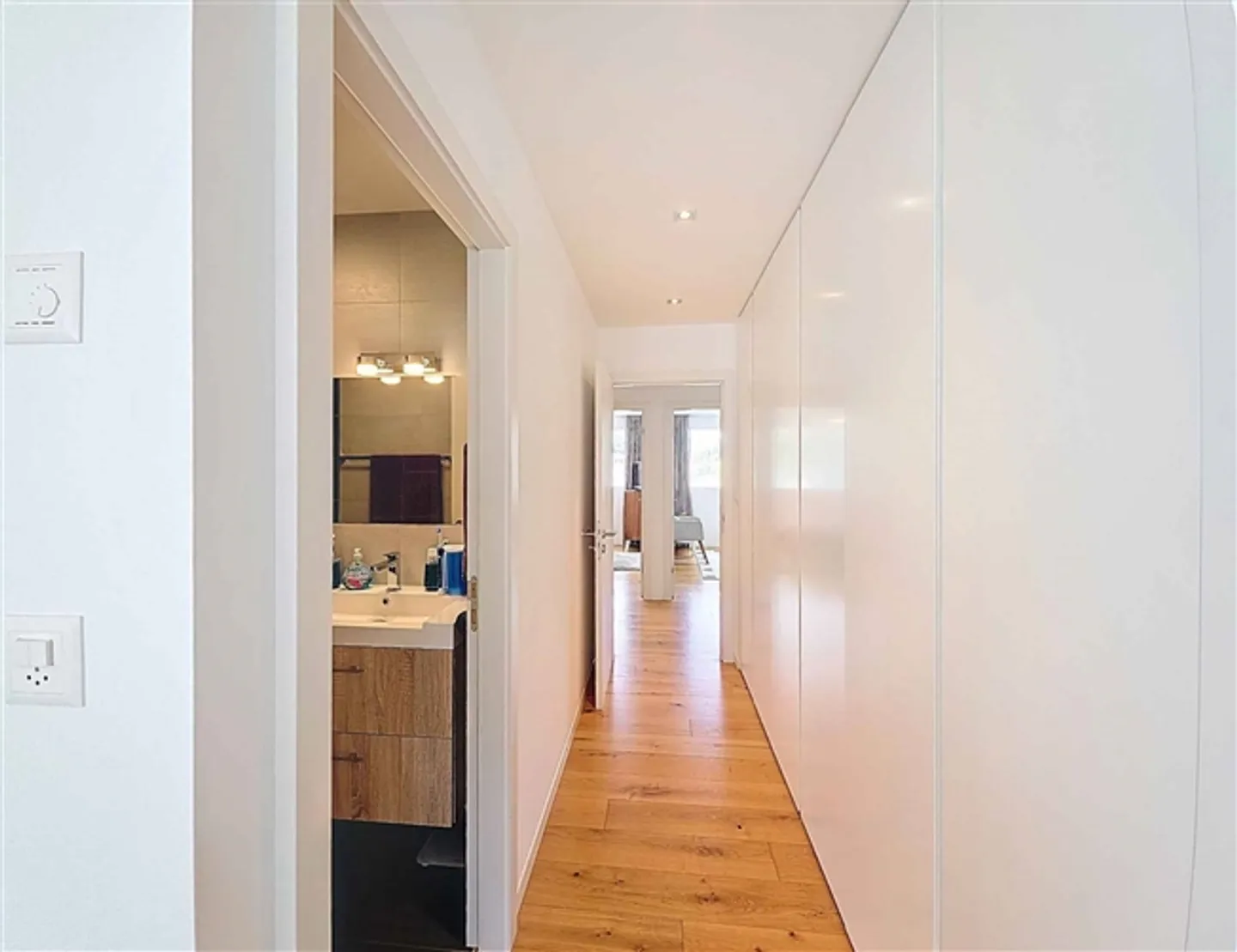 Luxurious semi-detached house with private garden and spacious rooms - Photo 5 of 10