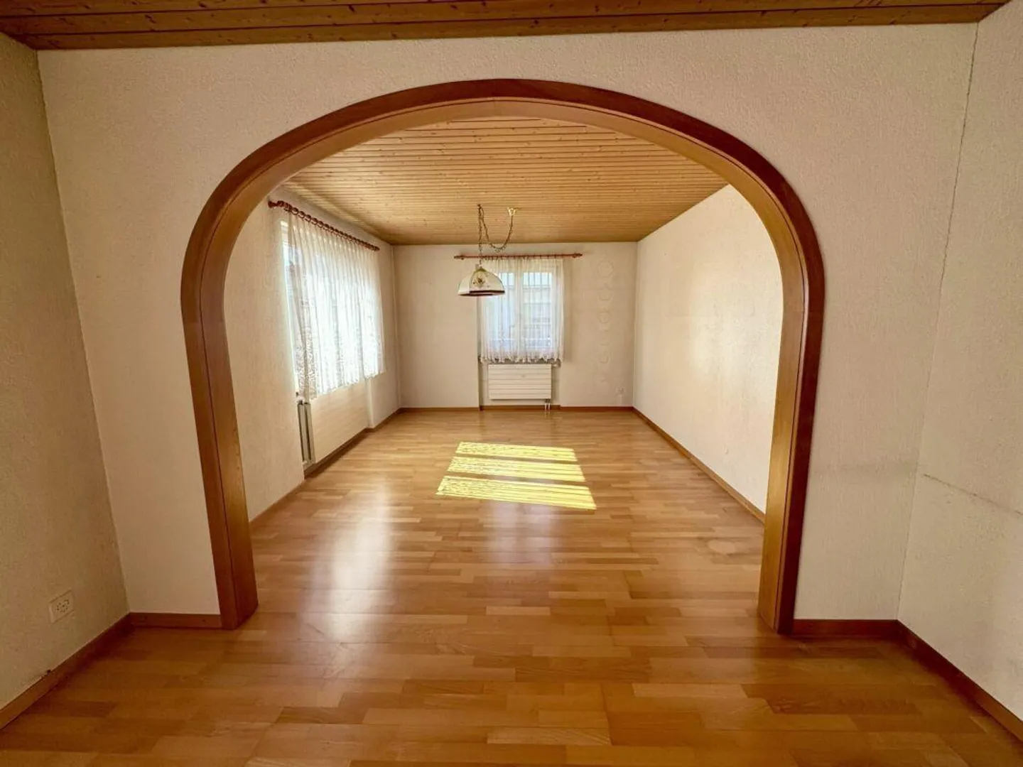Maison individuelle avec potentiel à vendre - Photo 2 sur 13