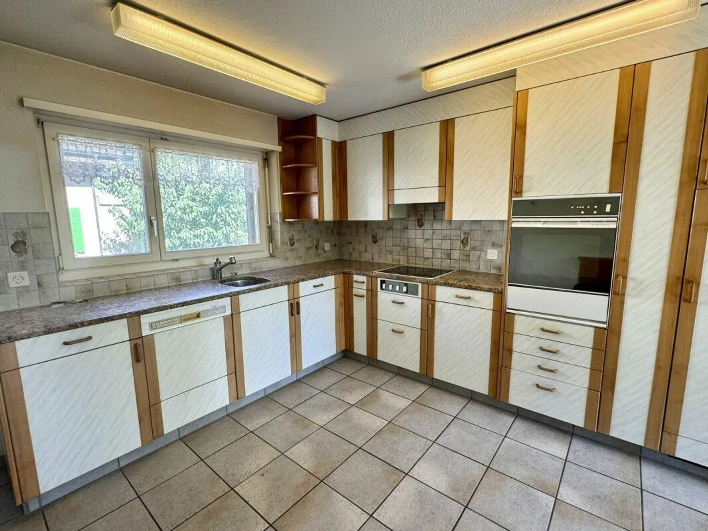 Maison individuelle avec potentiel à vendre - Photo 3 sur 13