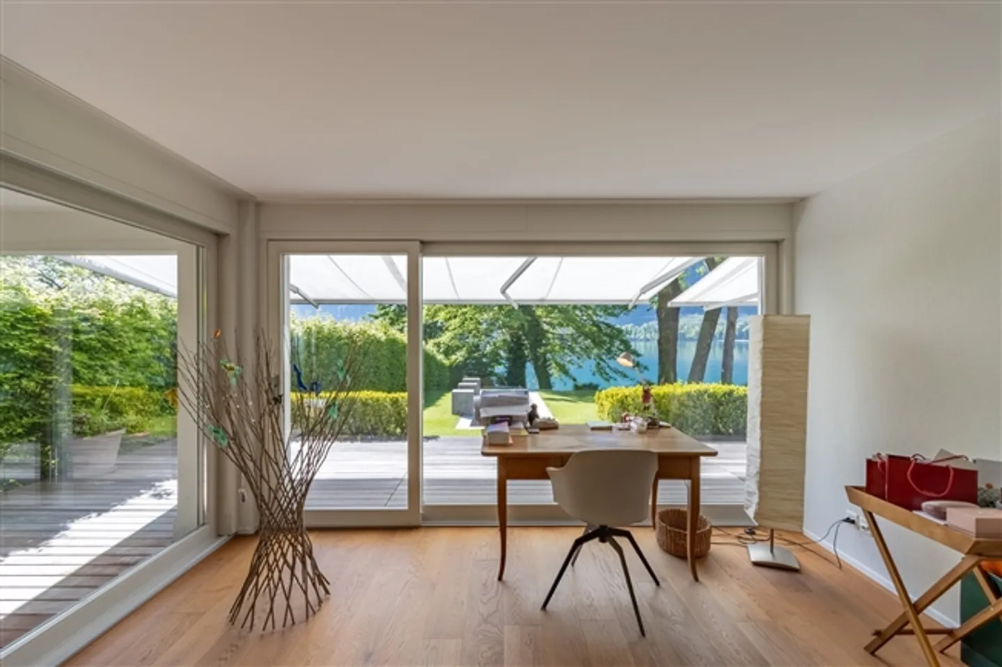 L'architettura incontra l'idillio alpino sul lago di Walen - Foto 13 di 20