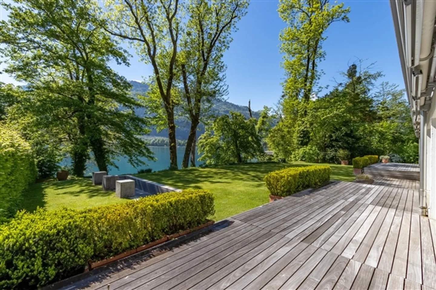 L'architettura incontra l'idillio alpino sul lago di Walen - Foto 14 di 20