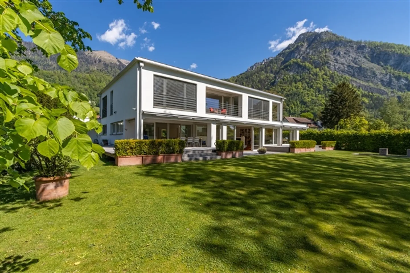 L'architettura incontra l'idillio alpino sul lago di Walen - Foto 15 di 20