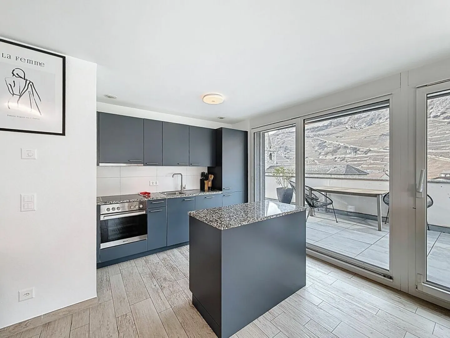 Magnificent apartment with large terrace in the center of Ardon - Photo 4 of 11