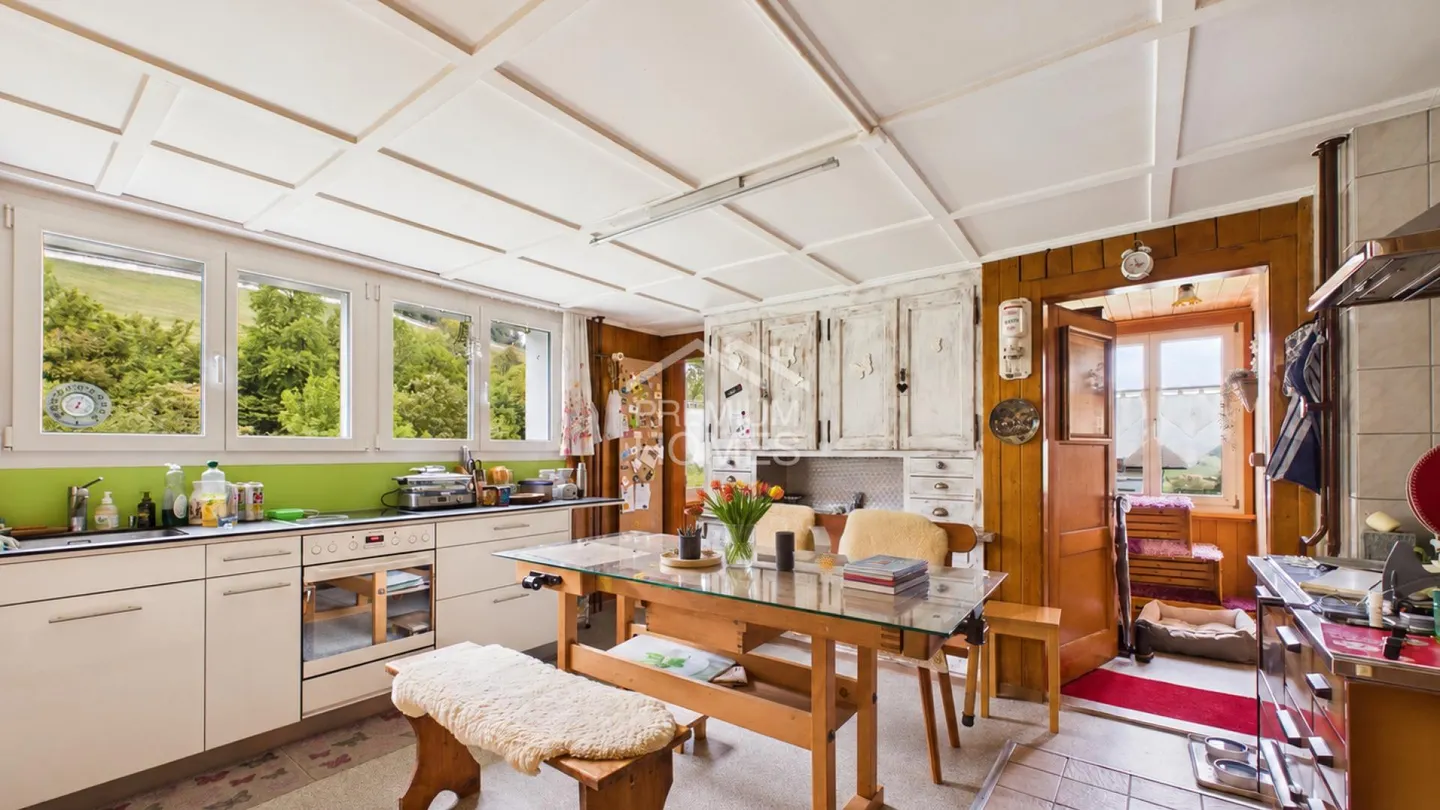 Charming residential jewel with a separate apartment - Photo 4 of 9