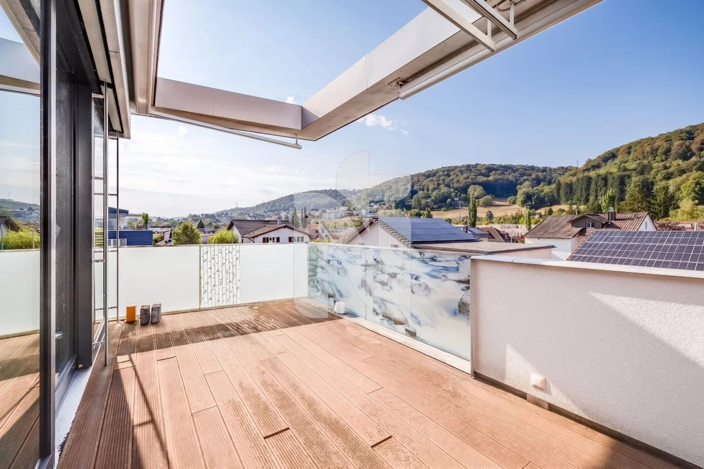 Exclusive penthouse apartment with direct lift access, spacious terrace, breathtaking views, and two underground parking spaces - Photo 3 of 13