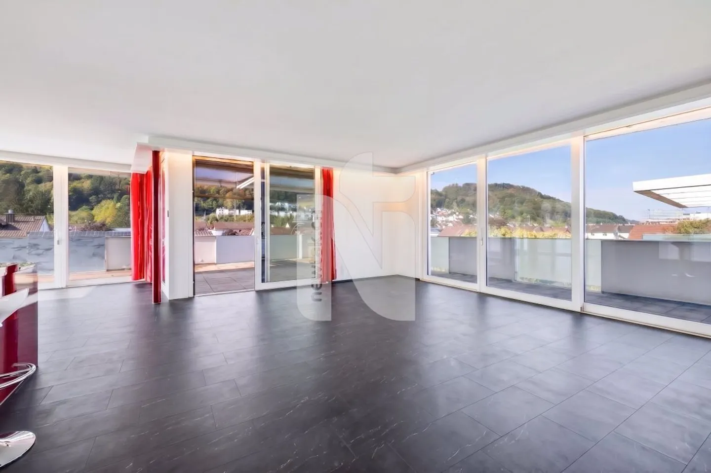 Exclusive penthouse apartment with direct lift access, spacious terrace, breathtaking views, and two underground parking spaces - Photo 5 of 13