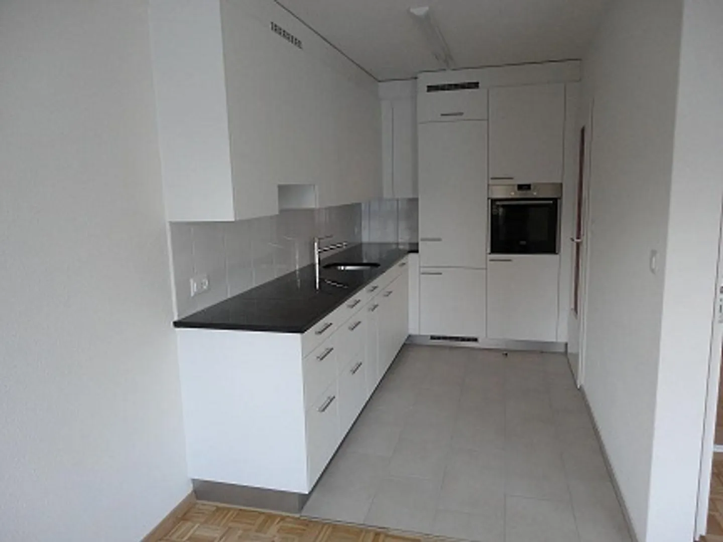 Quiet residential area in the green - RENT WITHOUT DEPOSIT - Photo 3 of 6