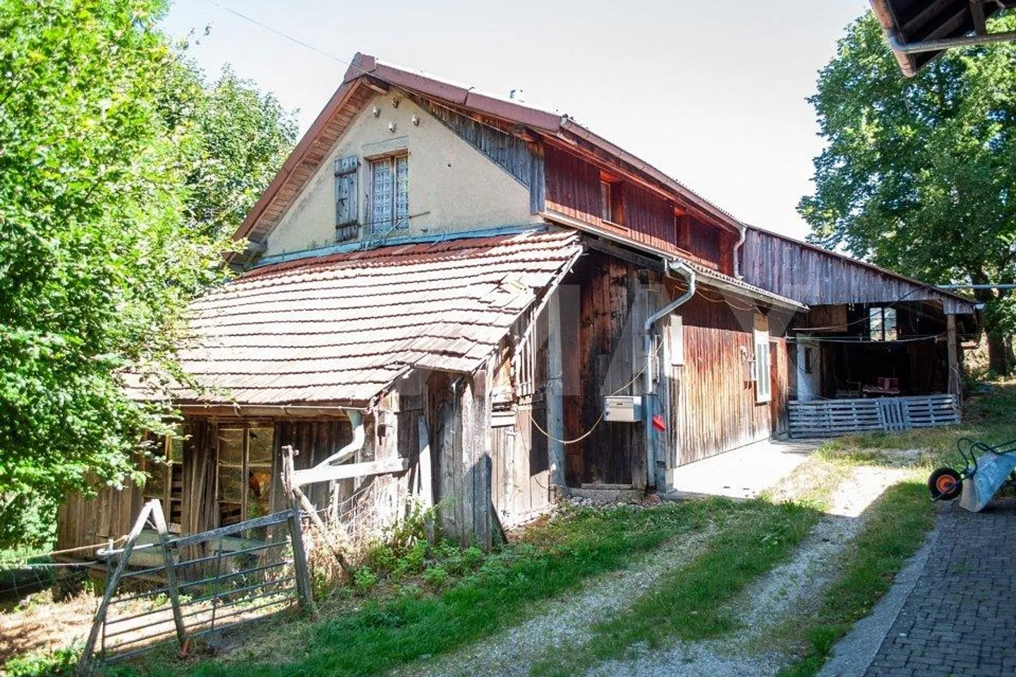 Altes Bauernhaus in Tavannes zu kaufen - Photo 2 of 9