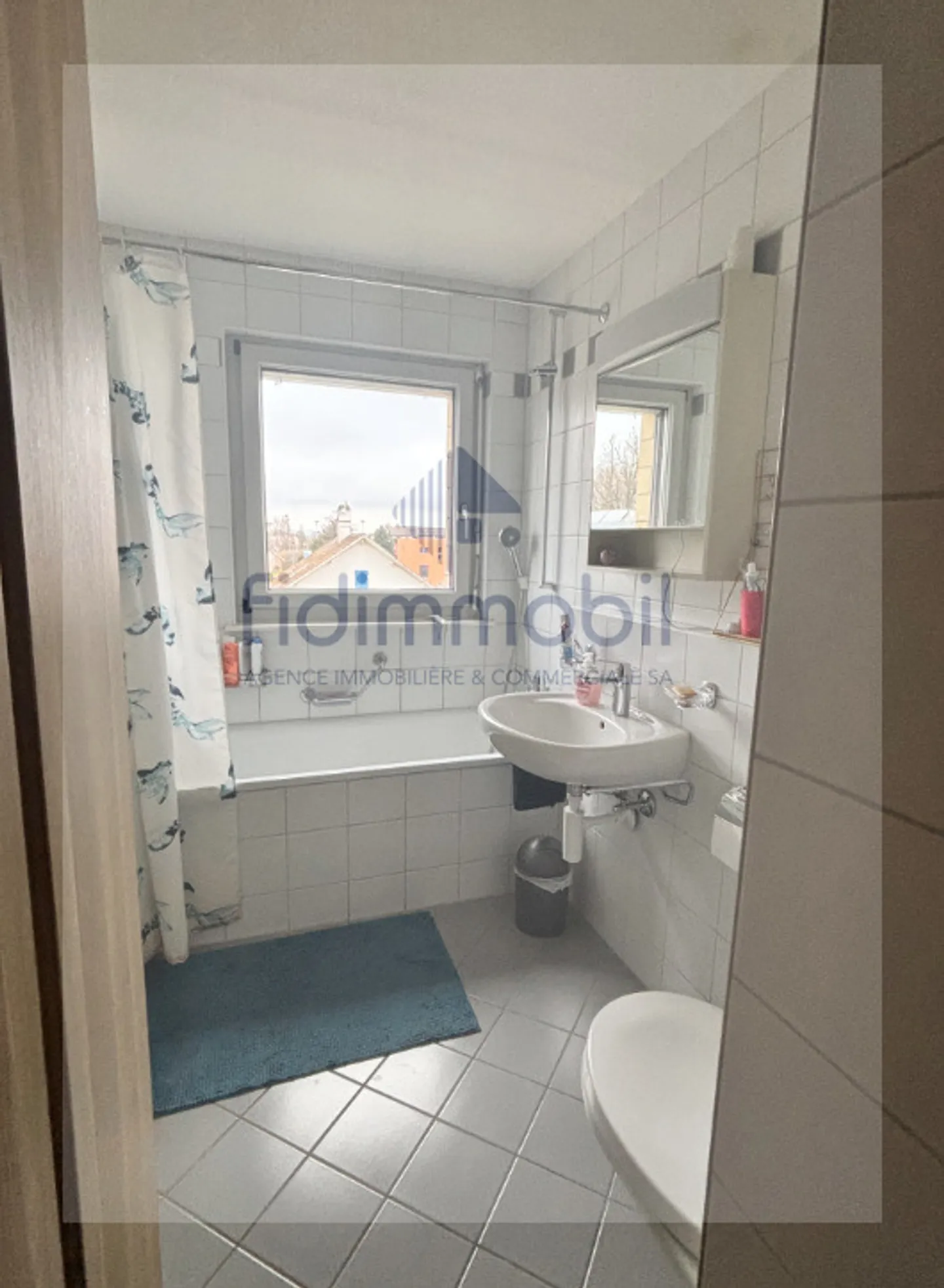 NICE ACCOMMODATION CLOSE TO ALL AMENITIES - Photo 6 of 8