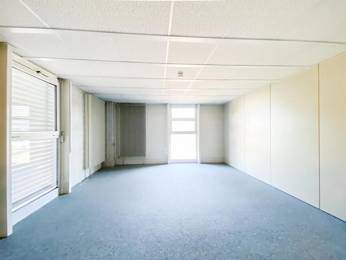 Modular commercial spaces with shelves - Photo 9 of 11