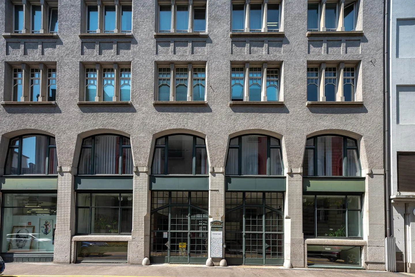 Commercial premises in a prime location! - Photo 2 of 11