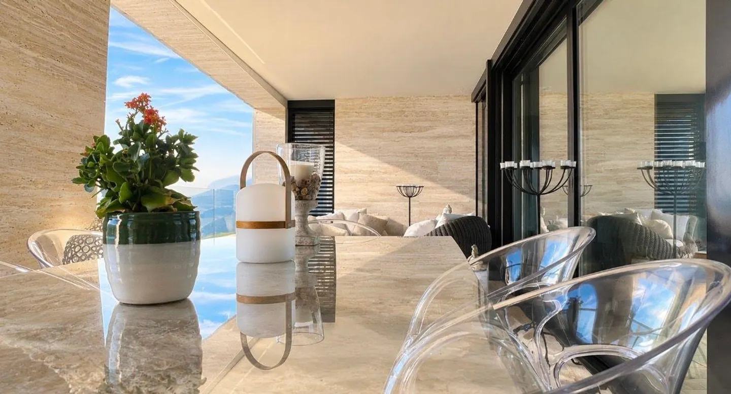 Exclusive penthouse in Vernate with terrace and breathtaking lake view - Photo 7 of 30