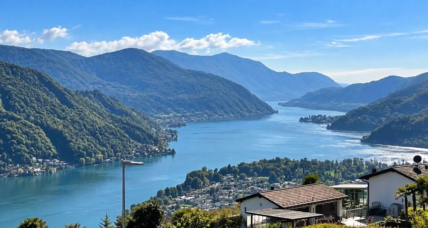 Exclusive penthouse in Vernate with terrace and breathtaking lake view - Photo 1 of 30