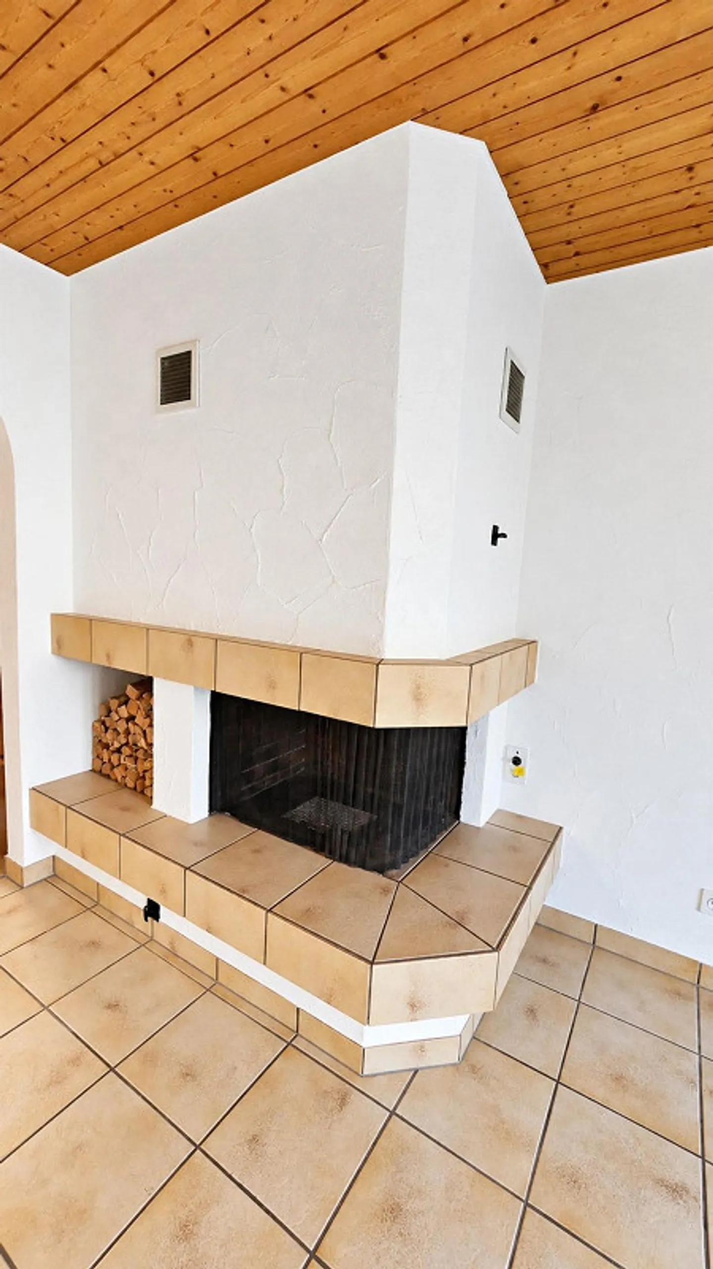 Appartement central de 2,5 pièces avec cheminée - Photo 5 sur 13