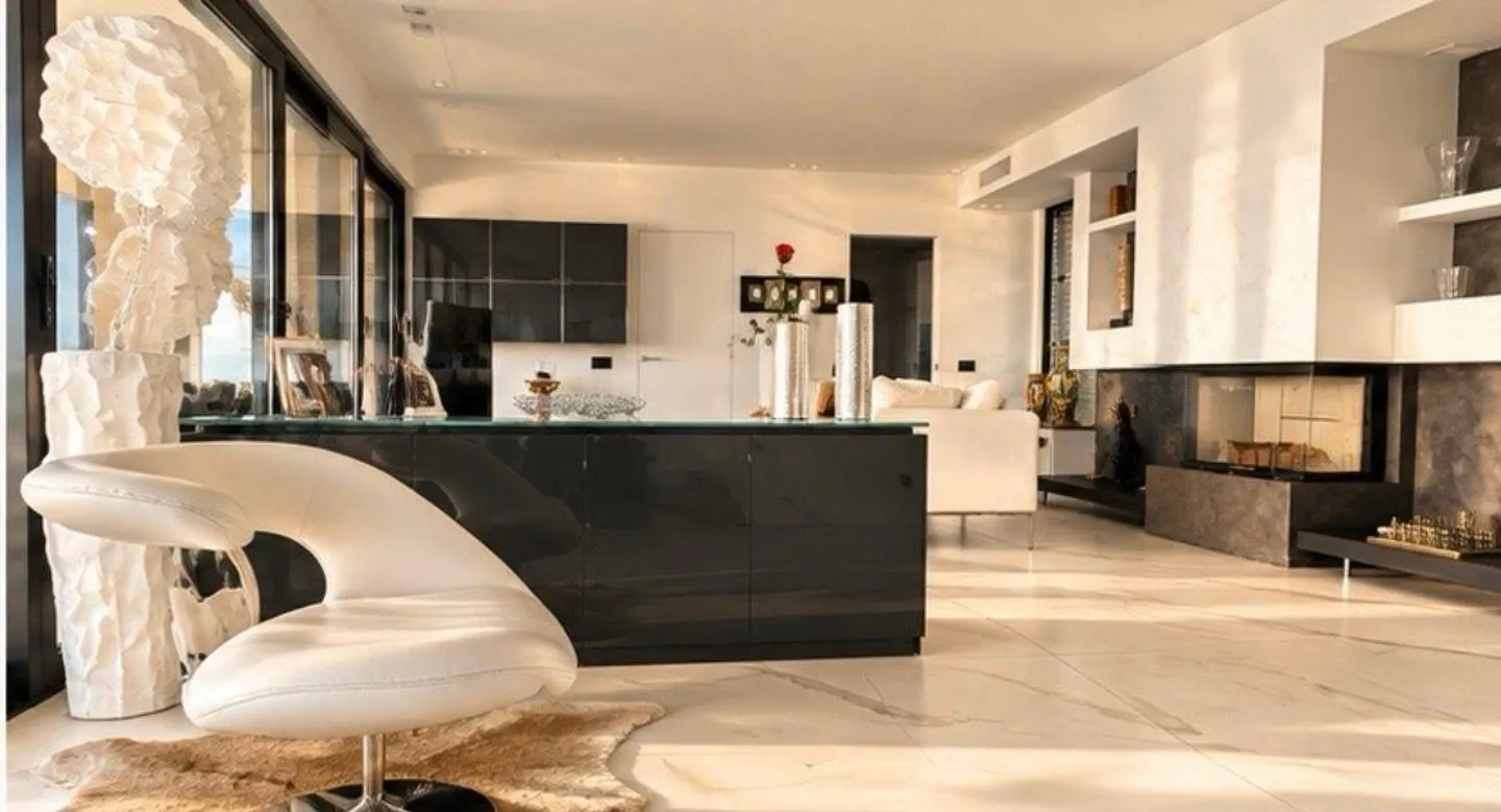 Exclusive penthouse in Vernate with terrace and breathtaking lake view - Photo 4 of 30