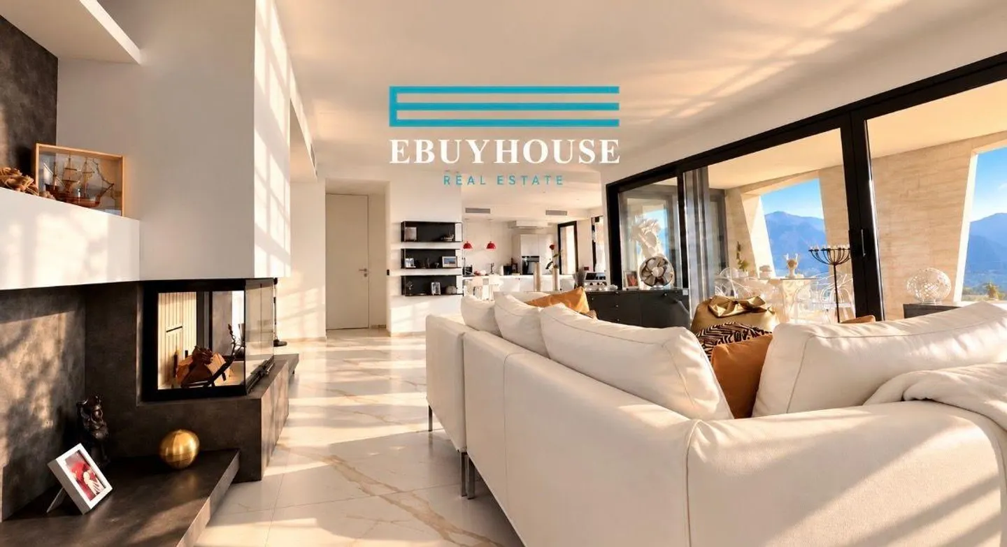 Exclusive penthouse in Vernate with terrace and breathtaking lake view - Photo 6 of 30