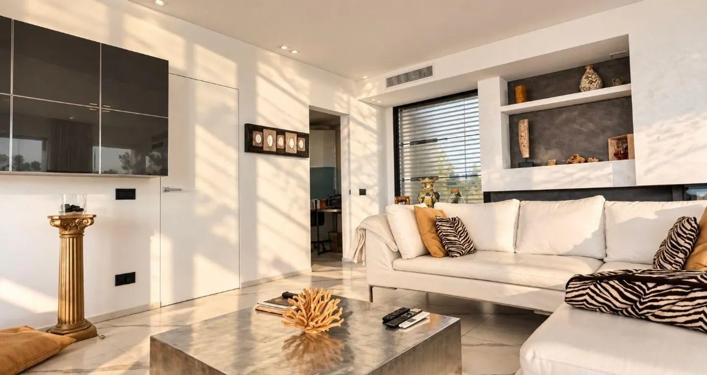 Exclusive penthouse in Vernate with terrace and breathtaking lake view - Photo 16 of 30