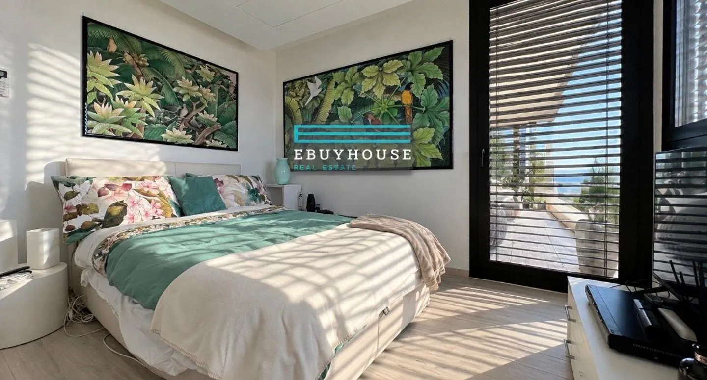 Exclusive penthouse in Vernate with terrace and breathtaking lake view - Photo 20 of 30