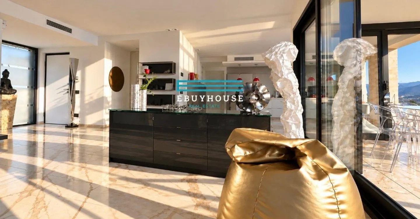 Exclusive penthouse in Vernate with terrace and breathtaking lake view - Photo 22 of 30