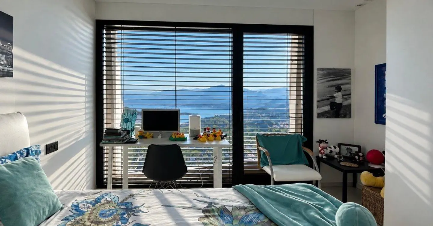 Exclusive penthouse in Vernate with terrace and breathtaking lake view - Photo 24 of 30