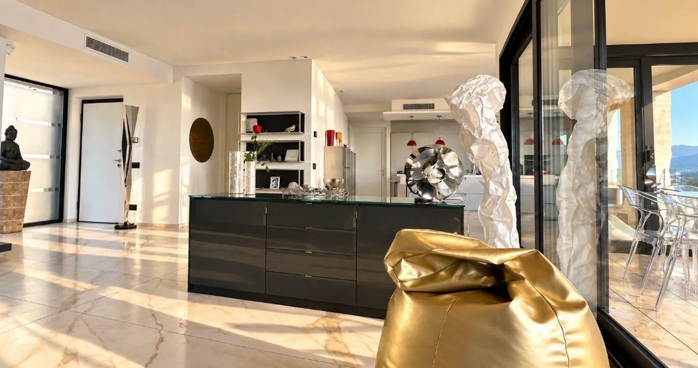 Exclusive penthouse in Vernate with terrace and breathtaking lake view - Photo 26 of 30