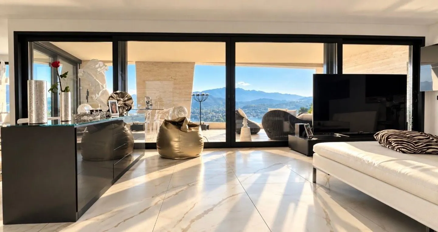 Exclusive penthouse in Vernate with terrace and breathtaking lake view - Photo 28 of 30