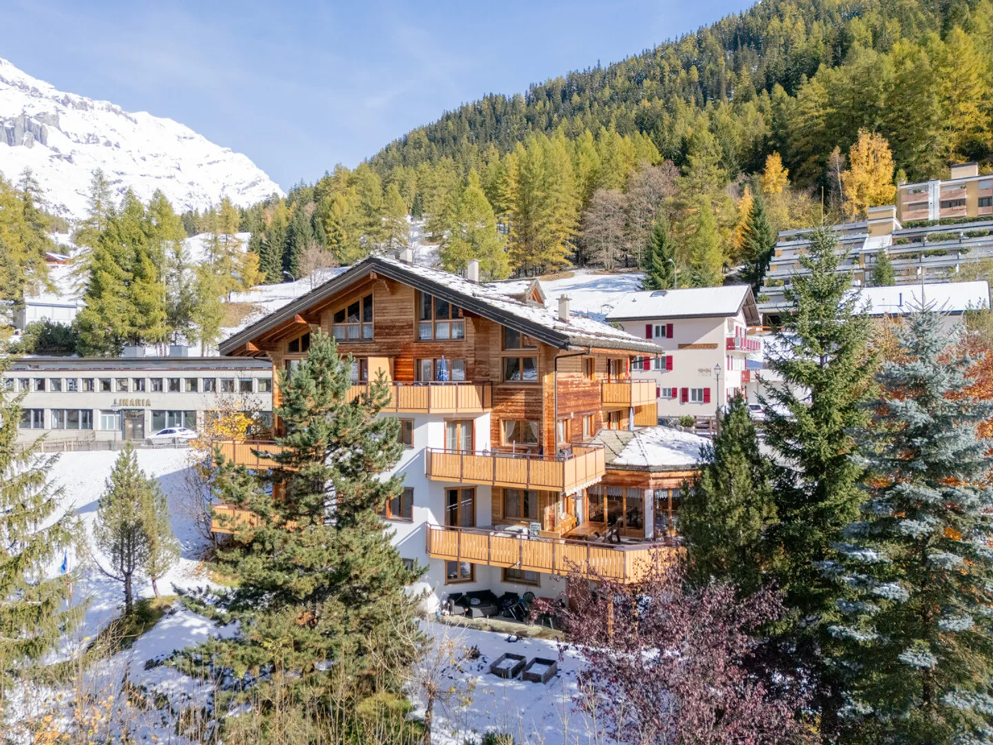 Multi-family house with 11 apartments in the best location in Leukerbad - Photo 2 of 13