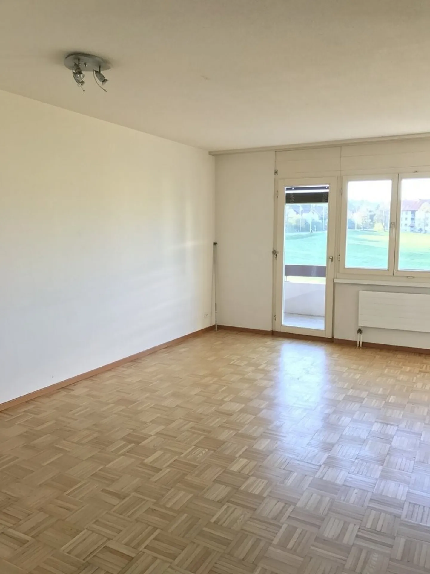 Bright 4.5 Room Apartment - Photo 2 of 8