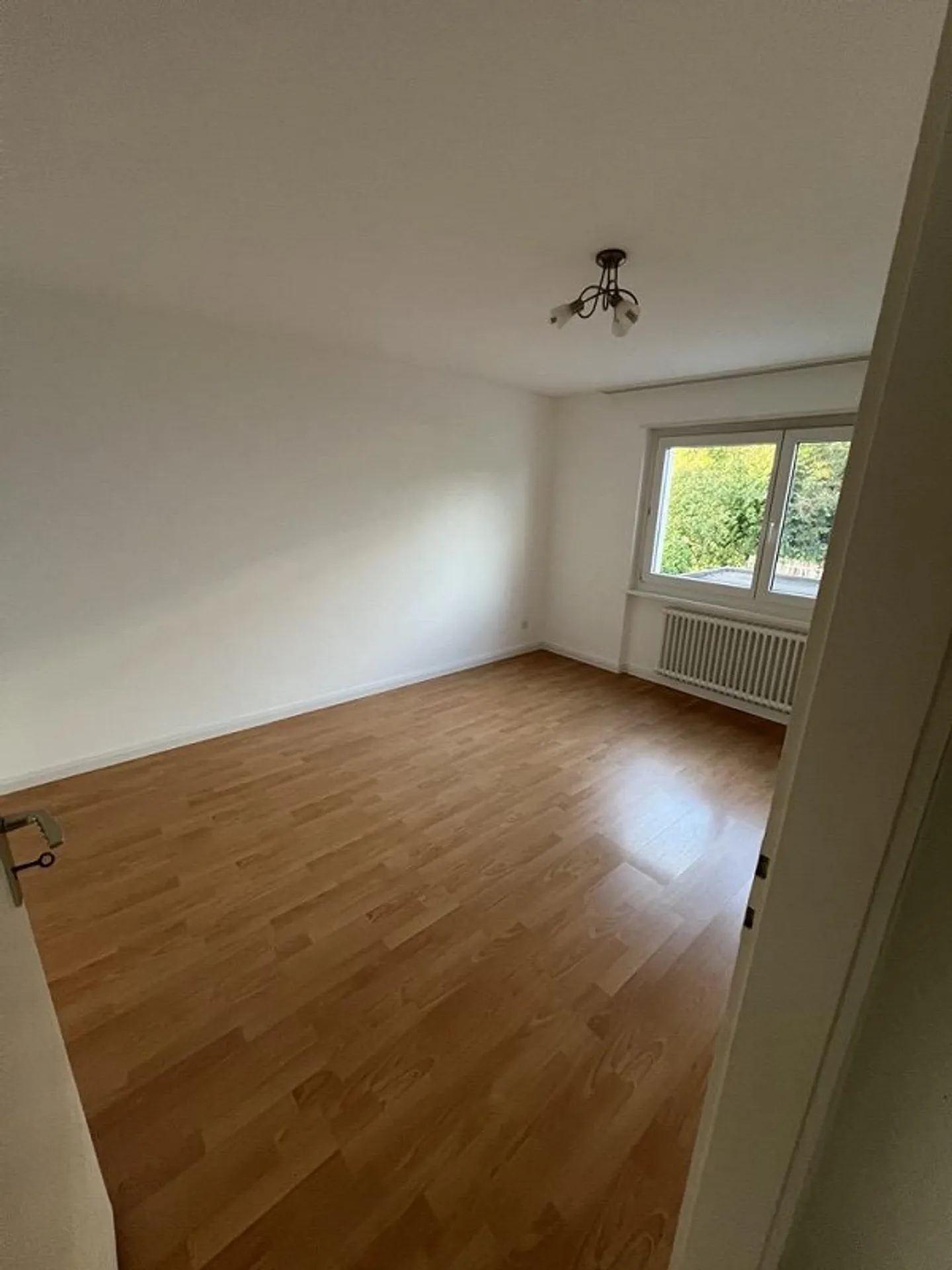 Appartamento luminoso di 4,5 stanze con balcone soleggiato - Foto 3 di 8