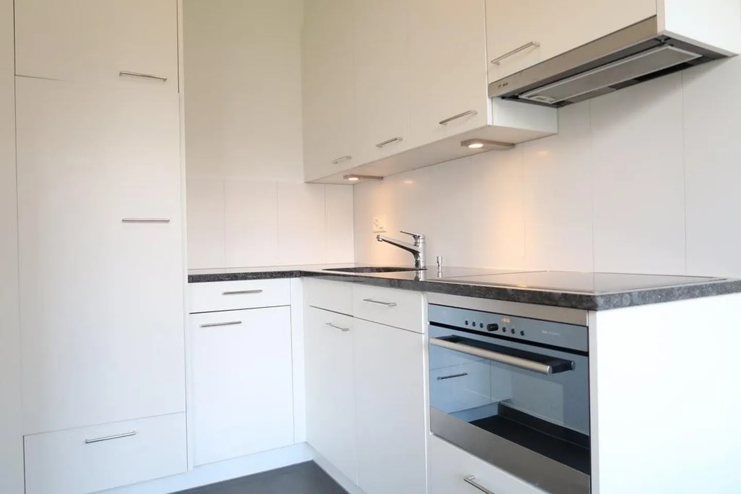 Appartement lumineux et confortable de 2 pièces - Photo 2 sur 7