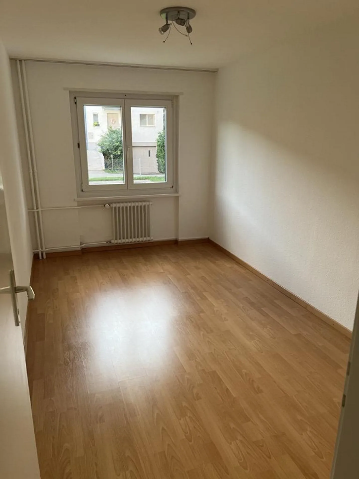 Appartamento luminoso di 4,5 stanze con balcone soleggiato - Foto 4 di 8
