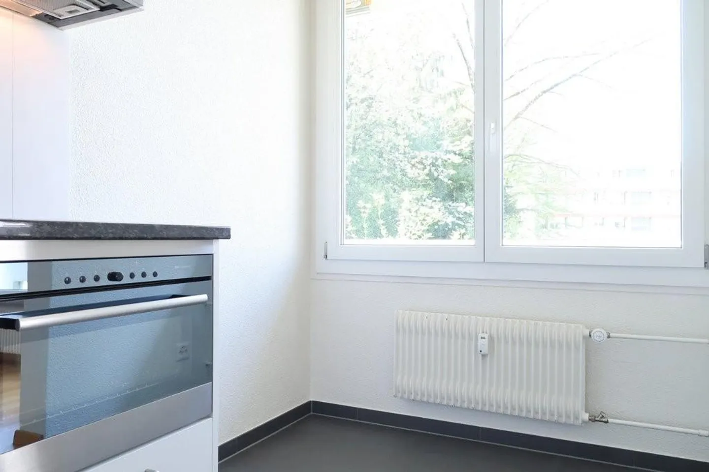 Appartement lumineux et confortable de 2 pièces - Photo 3 sur 7